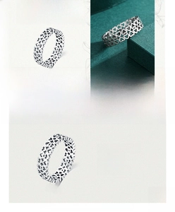 Dettaglio dell'anello a cuore in argento 925 con una larghezza di 5,2 mm