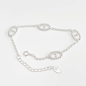 Macro shot of S925 sterling silver pig nose anchor link bracelet with lobster clasp