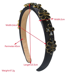 Serre-tête baroque noir rembourré avec cristaux floraux et bordures métalliques dorées