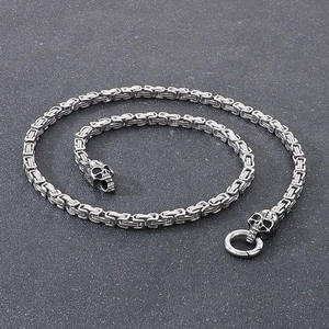 Detailed top view of hip hop skull pendant necklace with silver steel king chain
