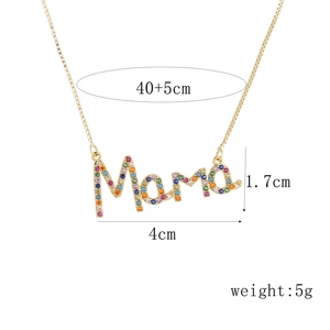 Collana Mama placcata oro 18k con zirconi colorati su sfondo bianco puro