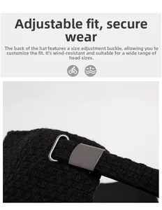 Détail de la boucle métallique réglable sur le bonnet en maille gaufre pour un maintien sûr