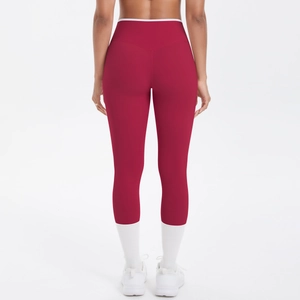 Vue arrière du legging de yoga bordeaux taille haute avec couture en V et effet galbant