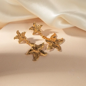 Golden double starfish dangle earrings with shiny metallic finish in beach style