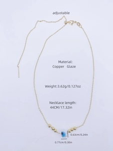 Dettaglio della collana placcata oro con pendente in smalto blu e misure precise