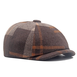 Gros plan sur la casquette gavroche vintage à carreaux et sa texture en laine