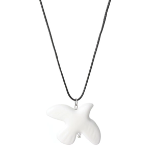 Collier minimaliste avec pendentif oiseau blanc et perle sur cordon noir fin