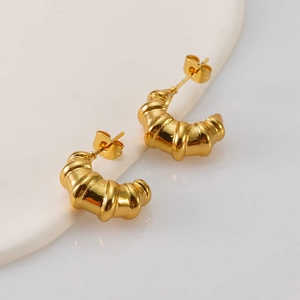 Chic 18K gold plated stainless steel croissant C-shape earrings with textured finish