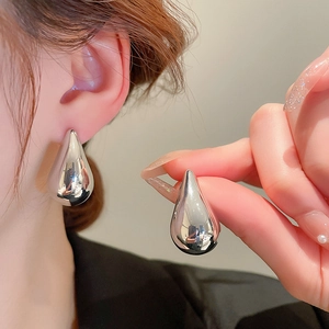Minimalist silver-tone teardrop geometric stud earrings with polished mirror finish for women
