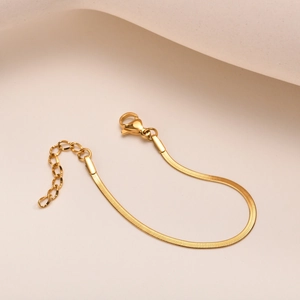 Detail of golden stainless steel herringbone chain with lobster clasp and extension