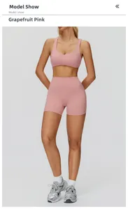 Détail du short de sport rose pamplemousse et de la brassière en tissu mat sans couture