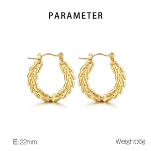 Detail der 22mm goldfarbenen Edelstahl-Ohrringe mit Weizenähren-Muster, 6g