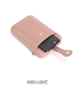 Vista dall'alto di borsa a tracolla in pelle PU rosa con cerniera e chiusura magnetica