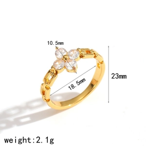 Detailed dimensions of 18K gold clover ring with crystal inlay and chain band