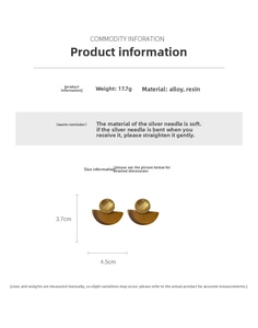 Detailed size specifications of fan-shaped resin earrings with amber tones and silver needles