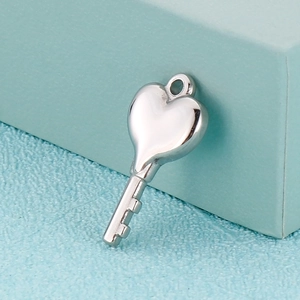 Polished heart-shaped hollow key pendant made of stainless steel for DIY necklaces