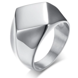 Anello minimalista in acciaio inossidabile argento con sfaccettature geometriche lucide