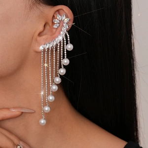 Manchette d'oreille en zircon avec perles d'imitation et longues chaînes à franges