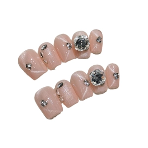 Faux ongles œil-de-chat scintillants en amande avec cristaux et chaînes argentées