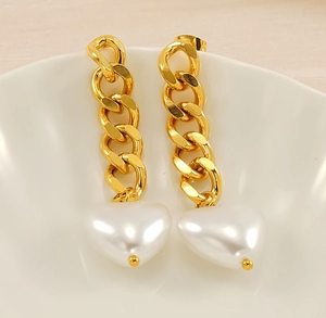Detail of 18K gold plated stainless steel long earrings with Cuban links and heart pearl