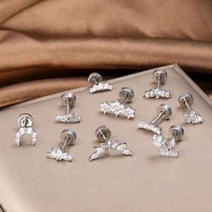 Set de pendientes de luna y flor en plata con piedras de circonita brillantes