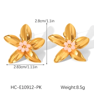 Detail view of golden flower earrings with pink beads showing dimensions and 8.5g weight