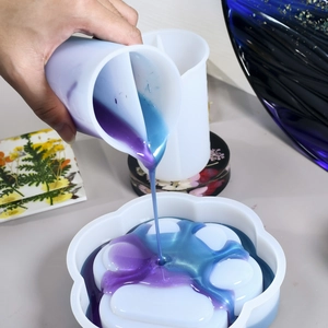 DIY resin pouring set with double-compartment silicone cup and flower petal mold