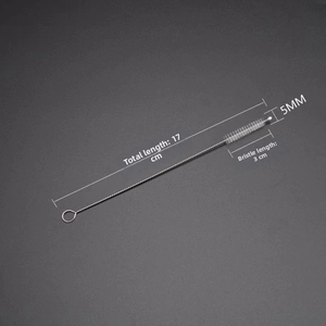 Détail du goupillon pour paille de 17 cm avec poils en nylon de 5 mm et boucle de suspension