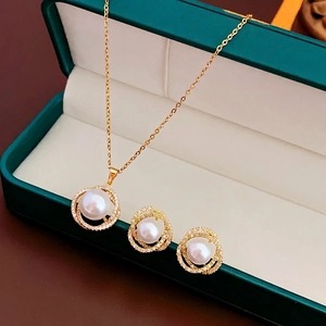 Elegantes vergoldetes Perlen-Schmuckset mit Zirkon-Halo-Halskette und Ohrsteckern