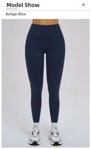 Détail du pantalon de yoga taille haute bleu badge avec un design sans couture avant