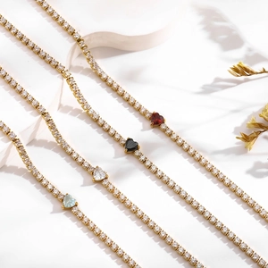 Bracelets tennis de luxe en acier inoxydable avec zircons en forme de cœur en quatre couleurs