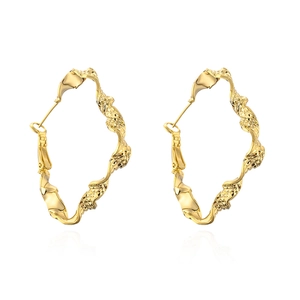 Fashionable 18K gold plated wavy geometric earrings with textured twisted diamond design