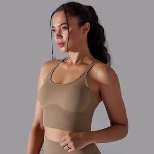 Détail du soutien-gorge de sport sans couture avec ourlet élastique et fines bretelles