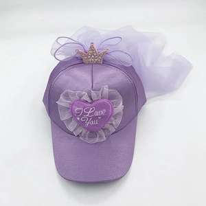 Berretto viola per bambine con corona, fiocco in tulle e cuore ricamato I Love You