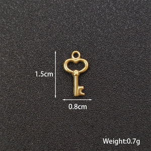 Golden stainless steel key-shaped pendant accessory for DIY jewelry with size and weight specs