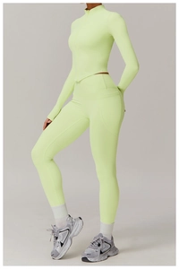 Details zur hochdehnbaren neonfarbenen Fitnessjacke mit Reißverschluss und Sportleggings