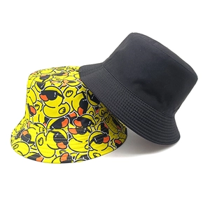 Cappelli alla pescatora alla moda neri e gialli con paperelle per protezione solare