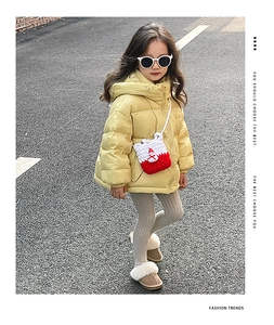 Detail of a white knit crossbody bag with a Santa Claus motif for a little girl's outfit