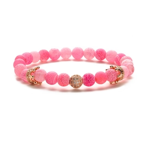 Roségoldenes Kronen-Armband mit rosa Drachenmuster-Perlen und Zirkonia-Detail