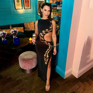 Detailansicht Maxikleid mit Schlangenprint, ärmellos, mit Seitenausschnitt und Schlitz