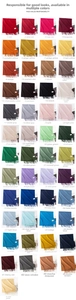 Griglia dettagliata con oltre 50 colori di sciarpe con nappe effetto cashmere
