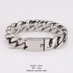 Klassisches 17,5mm silbernes Panzerarmband aus Edelstahl für Herren auf weißem Grund