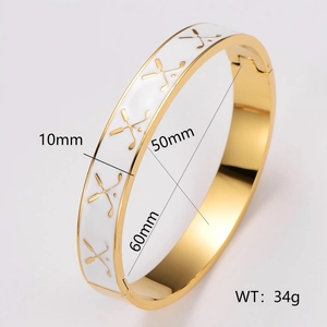 Golden golf club bangle for women with white enamel and 10mm width measurement