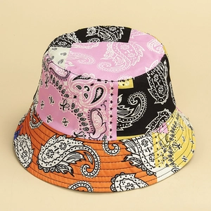 Bob en patchwork à motif paisley multicolore rose et orange pour une protection solaire d'été