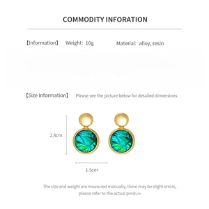 Size specifications for resin earrings with dimensions 2.8cm high and 1.5cm wide