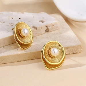Elegant gold wrinkled geometric round earrings with white pearl inlay for women