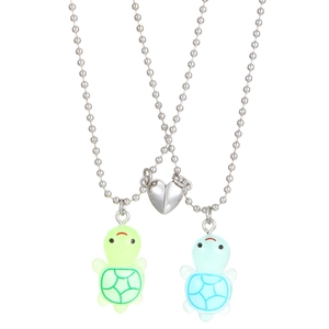 Luminous turtle magnetic heart necklaces for couples with green and blue resin charms