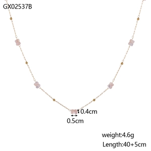 Elegant gold necklace with pink cylindrical beads and dimension details, model GX02537B