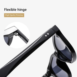 Lunettes de soleil carrées rétro avec charnières flexibles et finition noire de qualité