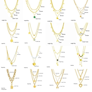 Set aus 18K vergoldeten mehrlagigen Halsketten mit Schmetterlings- und Perlenanhängern